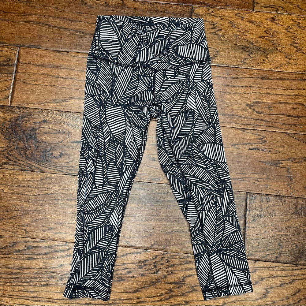 Lululemon wunder under banana leaf print‎ crop leggings